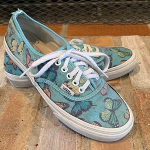 Women’s butterfly Vans shoes. Size 6